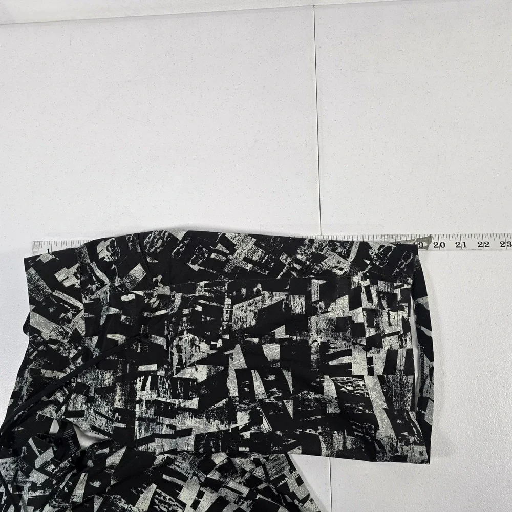 Lululemon Men's swim Shorts Black Abstract Print Drawstring Waist‎ Size 28